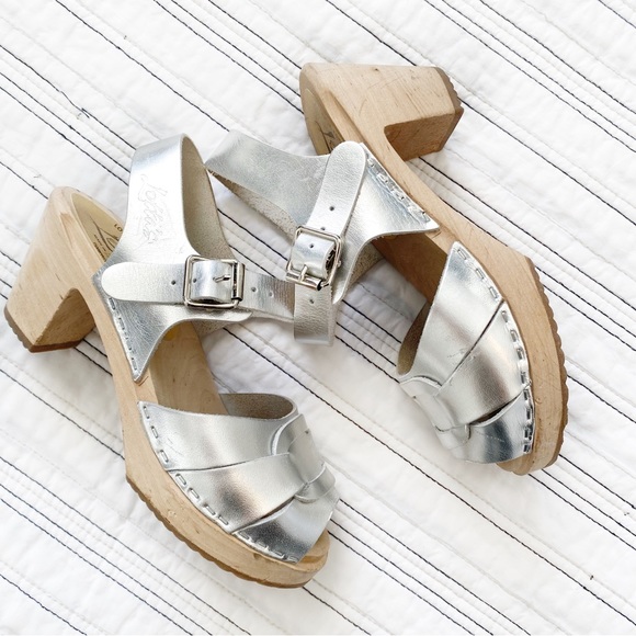 Lotta From Stockholm Peep Toe Clogs Silver Leather
Wooden Block Heel Size 35 5 - Picture 4 of 10